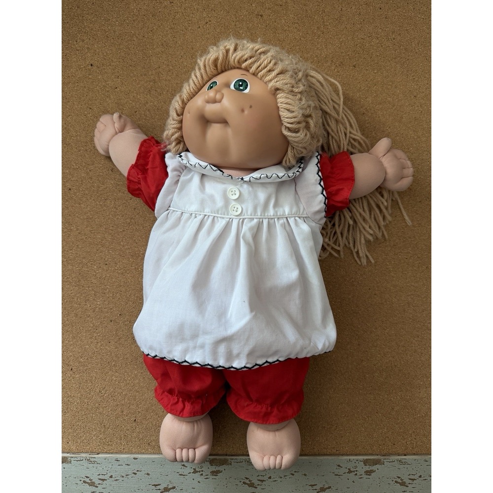 Cabbage Patch Kids 1982 Girl Doll Tan Hair Green Eyes Dimples‎